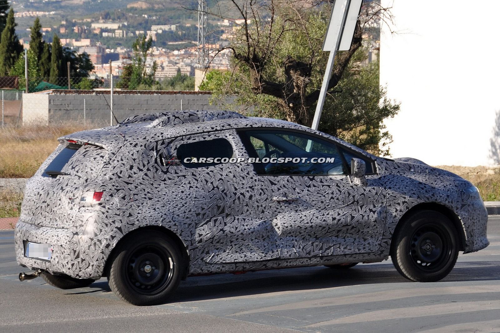 2013 Renault Clio (fot. Carpix via Carscoop)