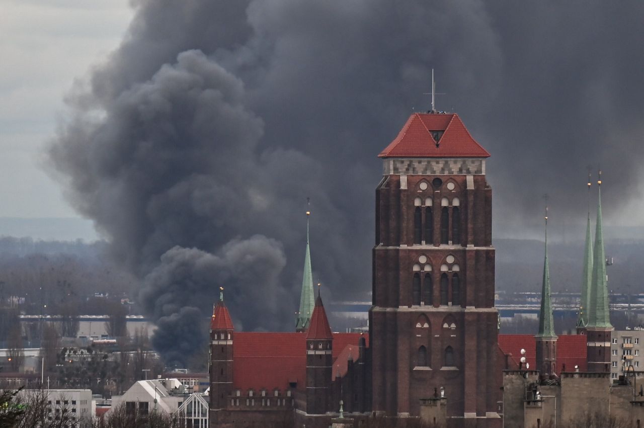 Duży pożar w Gdańsku. Chmury dymu nad miastem