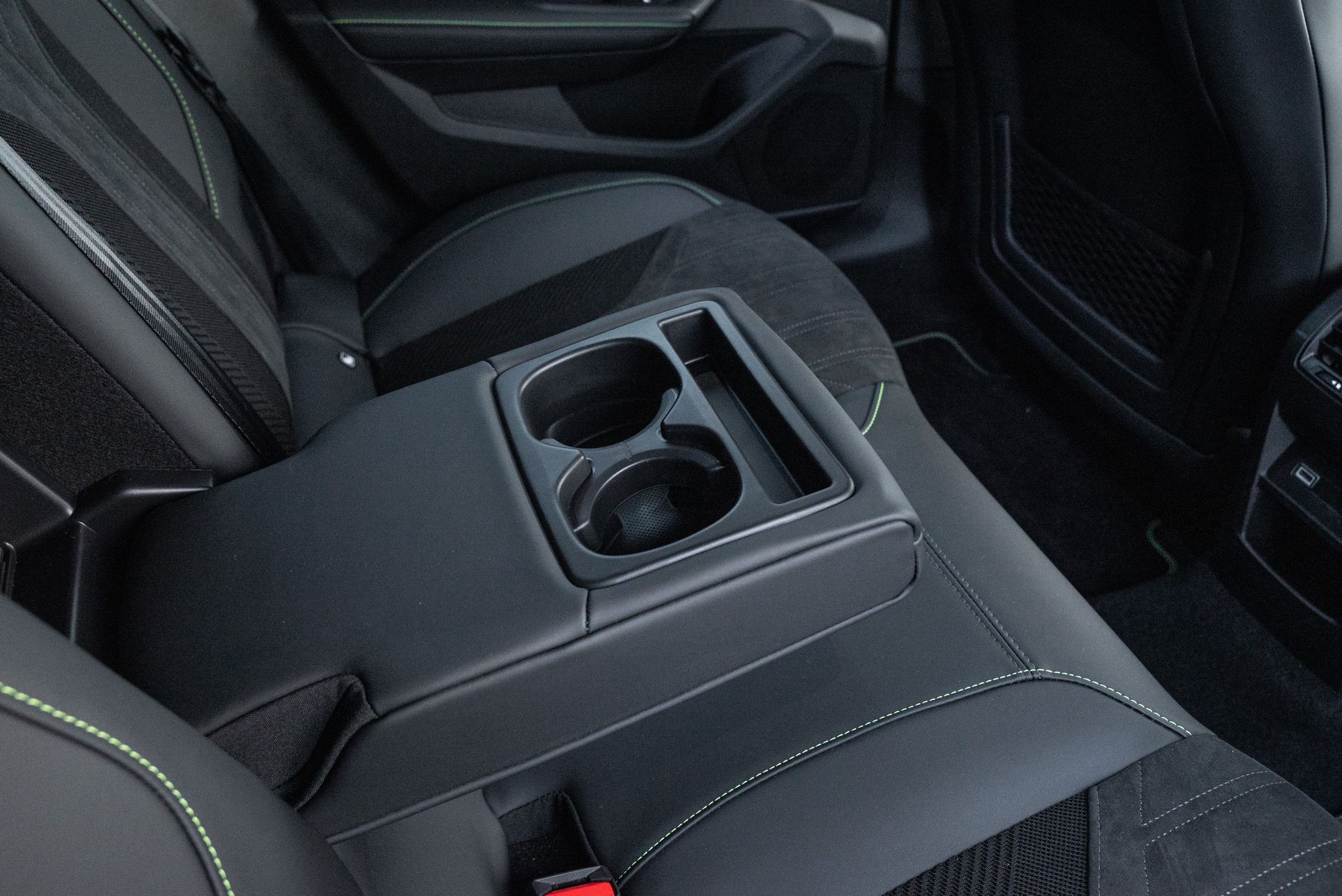 Peugeot 408 Hybrid 145