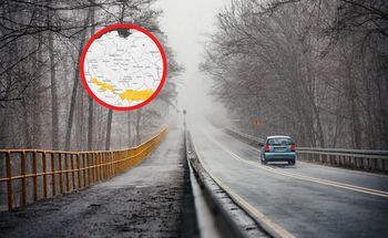 IMGW ostrzega przed gęstą mgłą. W tych rejonach są alerty