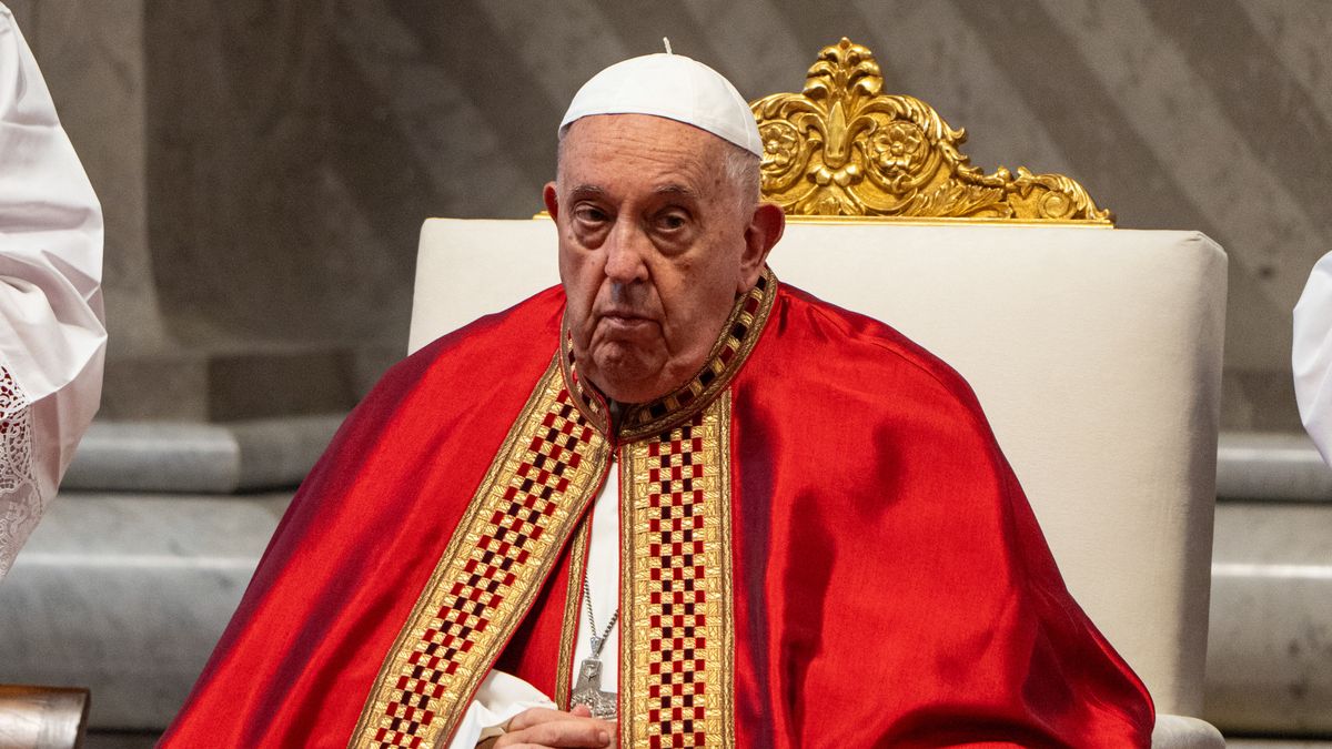 Papież Franciszek reaguje na ostrzał Kijowa. 