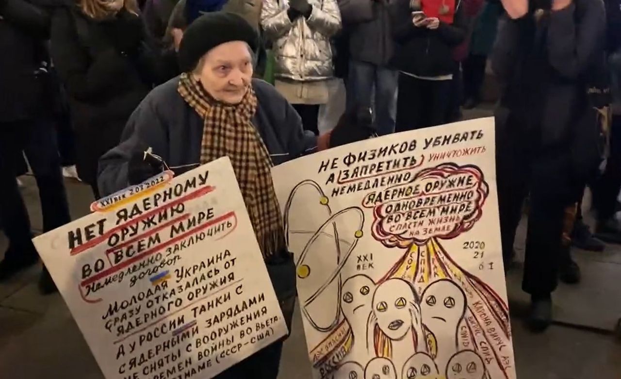 80-letnia mieszkanka Rosji protestuje przeciwko wojnie w Ukrainie 