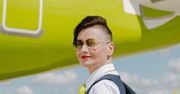 Kolejne linie lotnicze wprowadzają zmiany. Chodzi o wygląd stewardes i stewardów