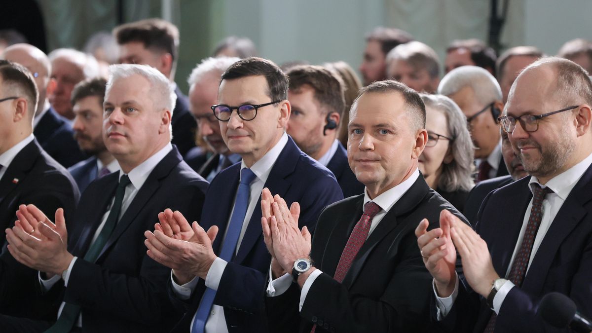 spotkanie z przedstawicielami polskich firm obecnymi na rynkach globalnych
Warszawa, 19.01.2026. Prezydent RP Karol Nawrocki (2P) oraz podsekretarz stanu w KPRP Karol Rabenda 2L), pose� PiS Mateusz Morawiecki (2L) i szef Biura Polityki Mi�dzynarodowej KPRP Marcin Przydacz (P) podczas spotkania z przedstawicielami polskich firm obecnymi na rynkach globalnych, 19 bm. w Pa�acu Prezydenckim w Warszawie. (doro) PAP/Pawe� Supernak
Pawe� Supernak
firmy, G20, PA�AC Prezydencki, polityk, polityka, polskie, rynki globalne, spotkanie, szczyt