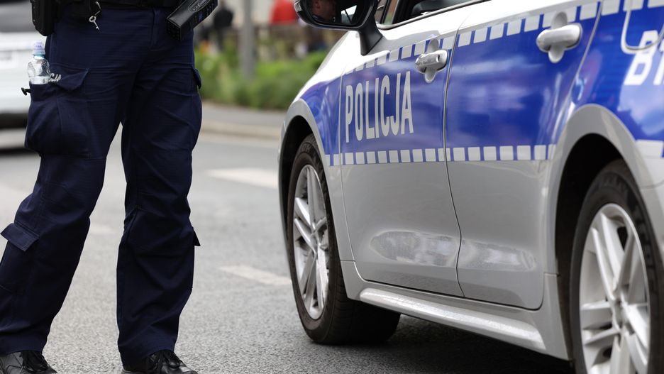 DAREK11
radiowóz, polska, policja, drogówka, alarm, praca, droga, samochód, policyjny, alarmowo, policjanci, ruch drogowy, miasto, policjant, policjantka, bulaje, syrena, kierowanie, ruchem, niebieski, wypadek, zdarzenie, incydent, kolizja, funkcjonariusz, mundur, mundurowi, czapka, gliny, mandat, kara, interwencja, pomoc, polski, pas, wroclaw, glina, pieczarki, radar, miernik