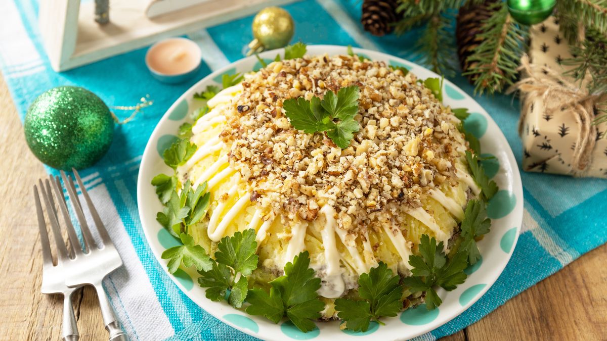 Sałatka orzechowa góra