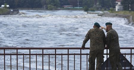Stary Górnik i Stara Otoka odcięte od świata. Wojsko dowozi zapasy