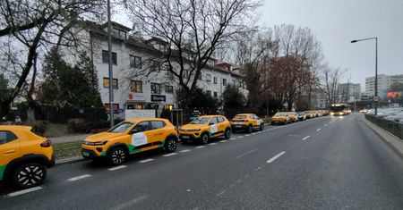 Zajęli płatną strefę parkowania. Firmowa flota parkuje za darmo