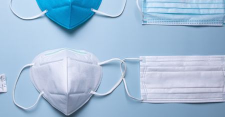 Skuteczność masek typu N95. Naukowcy z USA: ochraniają nawet po 25-krotnym odkażaniu