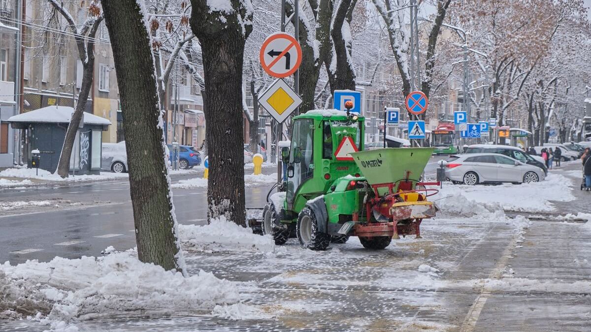 Akcja odśnieżania ulic i chodników w Lublinie