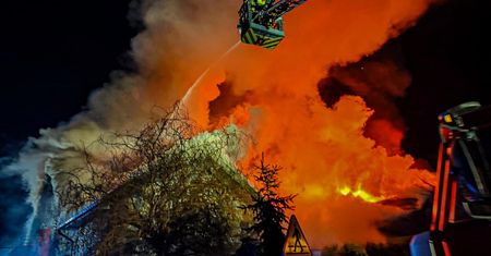 Pożar dyskoteki w Wildze – strażacy walczyli z ogniem przez całą noc