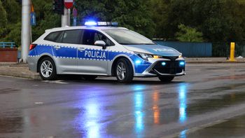 Bałdrzychów: Wypadek w powiecie poddębickim. W zderzeniu osobówki i motoroweru ucierpiała jedna osoba