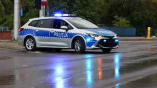 Bałdrzychów: Wypadek w powiecie poddębickim. W zderzeniu osobówki i motoroweru ucierpiała jedna osoba