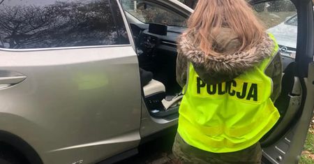 Świecił w kabinie latarką. Ludzie od razu zadzwonili na policję