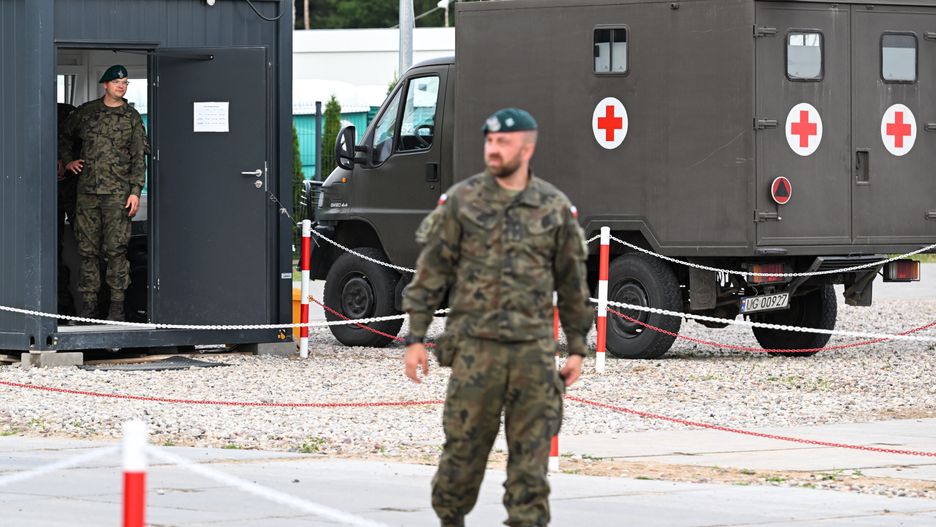 �o�nierze
Karakule (woj. podlaskie), 10.06.2024. �o�nierze po spotkaniu z prezydentem RP Andrzejem Dud� w Wojskowym Zgrupowaniu Zadaniowym Podlasie w Karakulach, 10 bm. (aldg) PAP/Wojtek Jargi�o
Wojtek Jargi�o
granica, granica polsko-bia�oruska, polityka, wizyta, wojsko, Wojskowe Zgrupowanie Zadaniowe Podlasie