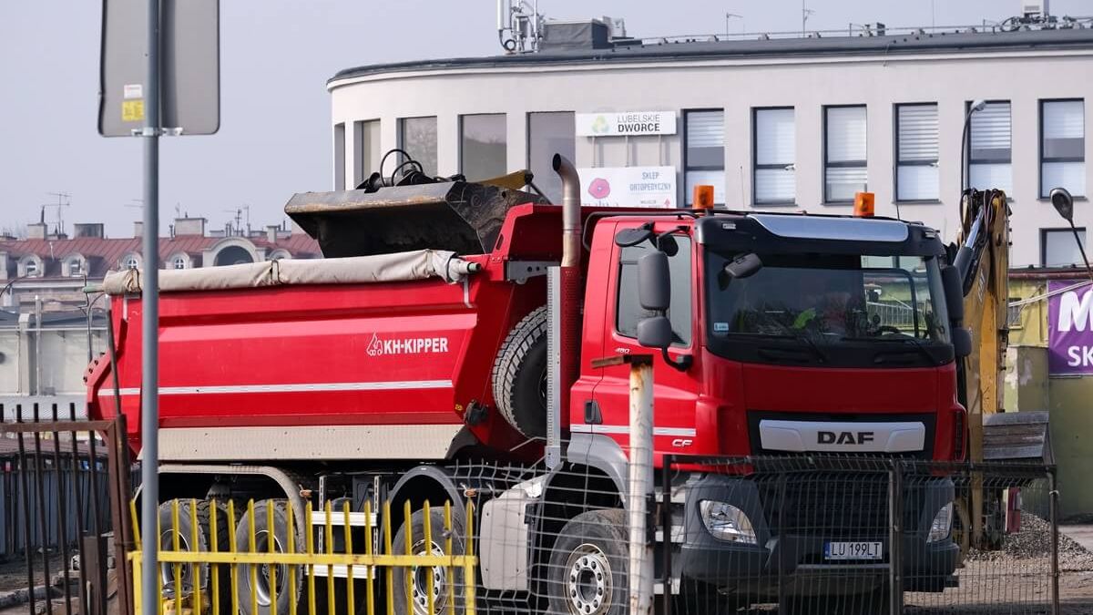 Równanie terenu po placu targowiska przy ul. Ruskiej w Lublinie