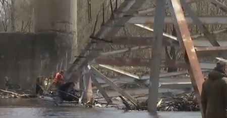 Wysadzili most. Ukraińcy nagrali detonację bomby lotniczej