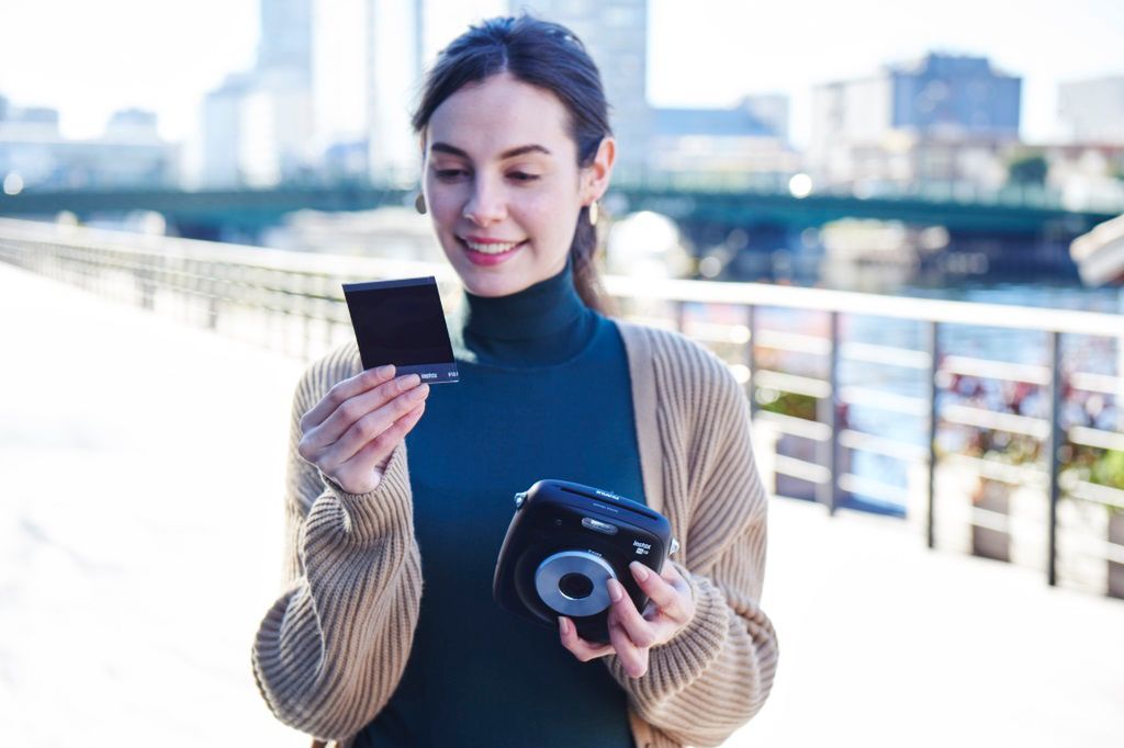 Instax Square SQ10 pozwoli na cyfrową obróbkę i robienie zdjęć w kwadracie 4