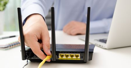 Jak zwiększyć zasięg Wi-Fi? Podobno wystarczy inteligentna tapeta