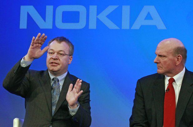 Stephen Elop i Steve Ballmer (fot. dailymaverick.com)