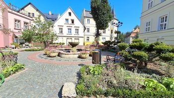 Miasteczko 50 mostków. "Wenecja Karkonoszy" wygląda jak z bajki