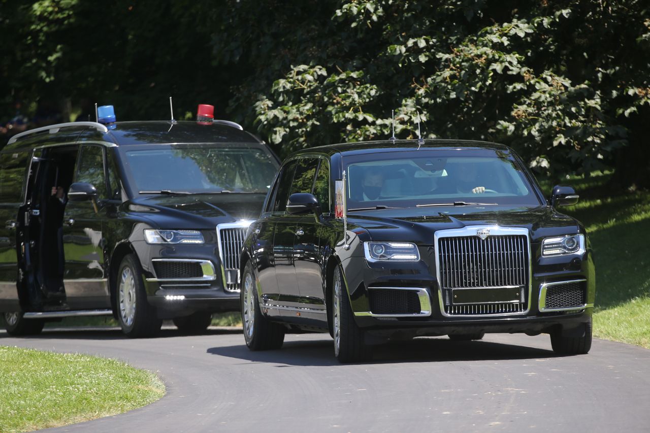 Drugi z samochodów Aurusa to Arsenal - widoczny z tyłu van, którym porusza się ochrona Putina. Auto miało wejść do komercyjnej sprzedaży, ale stanie się inaczej