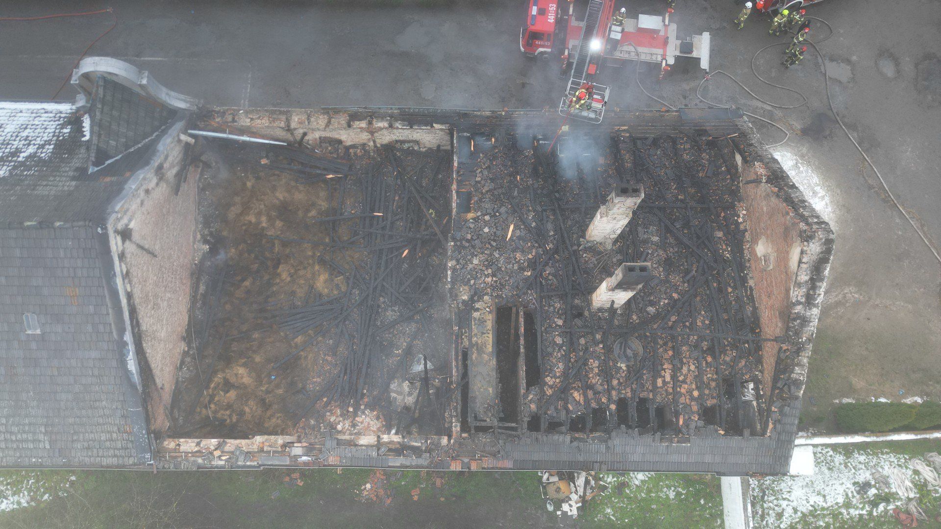 Straty po pożarze w Stadninie Koni w Mosznej są ogromne.