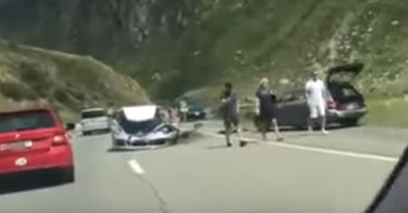 Wypadek wart kilka milionów euro. Porsche i Bugatti zderzyły się nad przepaścią
