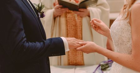Czy śluby kościelne powinny być płatne? Polacy zabrali głos