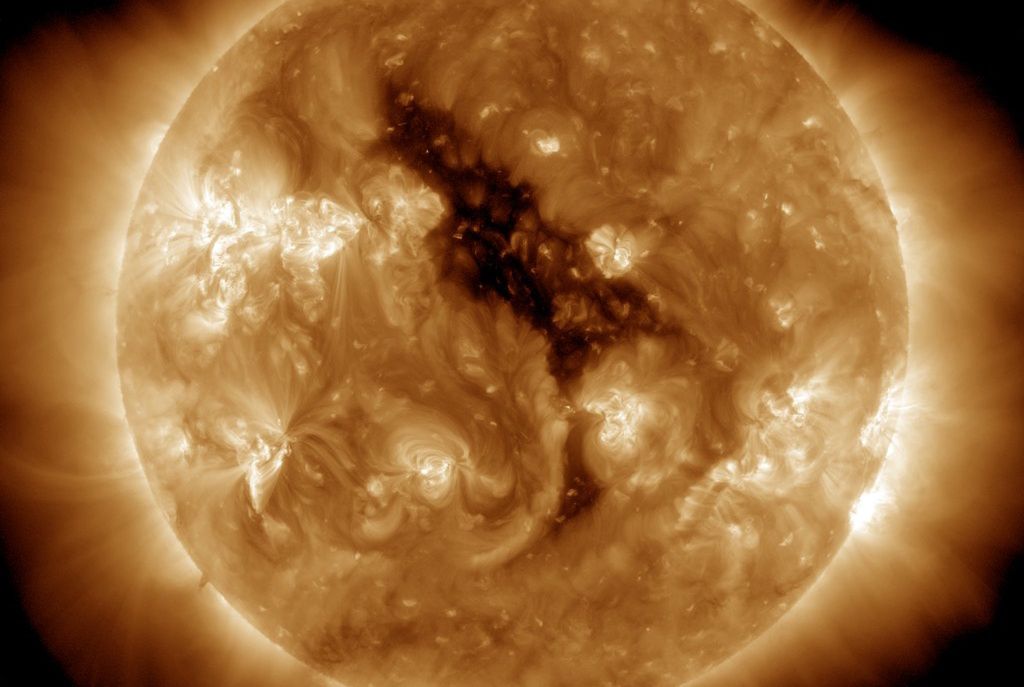 Na Słońcu powstała ogromna dziura. Jest 20 razy większa od Ziemi