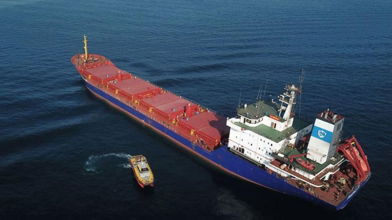 Завантажене українським зерном судно проходить інспекцію в Босфорі. Жовтень 2022 року