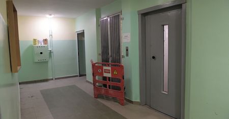 Łódź. Dwie osoby na platformie w szybie windy runęły z 15. piętra. Nowe fakty