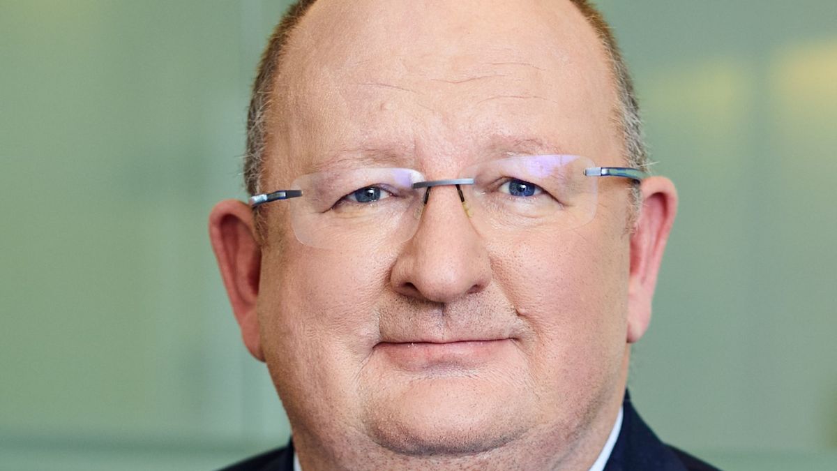 25 listopada Roger Hodgkiss dołączył do ścisłego kierownictwa Generali Polska