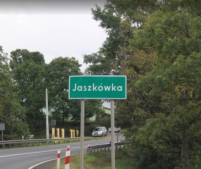 Groźny wypadek w miejscowości Jaszkówka. 3 osoby ranne