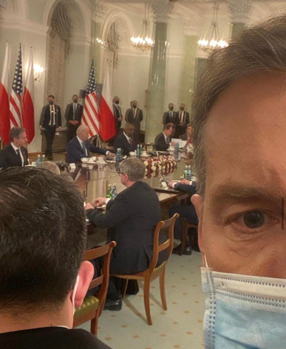 Piotr Kraśko na selfie z Joe Bidenem