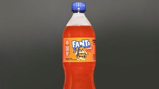 Pierwsza Fanta nie była pomarańczowa. Zaskakujące początki marki