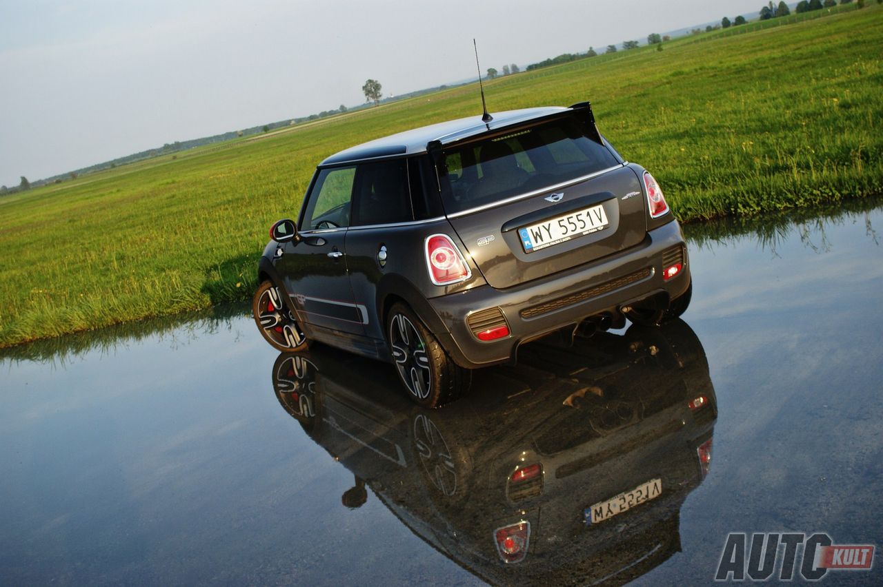 MINI JCW GP (1.6 T, 6 MT, 218 KM@6000, 280 Nm@1750, 0-100 km/h 6,3 s, 242 km/h)