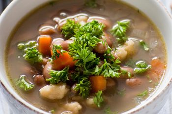 Szybka i sycąca zupa z PRL. Dzieciaki wolą taki dodatek od makaronu