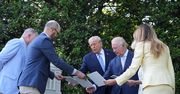 Król Karol z wizytą u Trumpa. Zaskakujący moment w ogrodach Białego Domu