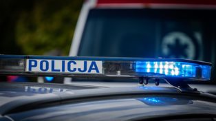 Groźny wypadek na DW188. Zderzyły się trzy pojazdy, jedna osoba trafiła do szpitala