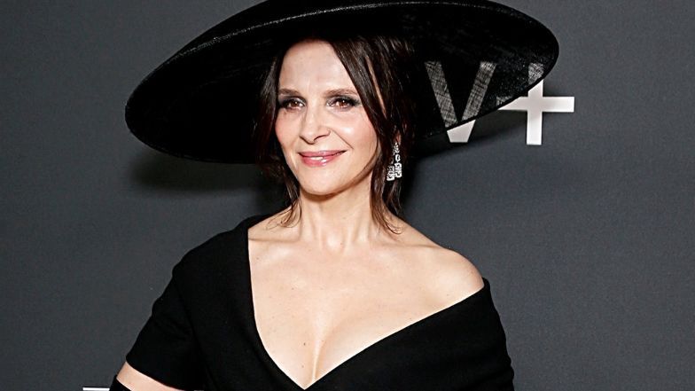 59-year-old Juliette Binoche dazzled in a dress with a deep neckline.