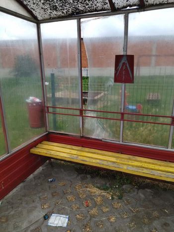Nowe Miasto nad Wartą: 19-latek zniszczył przystanek autobusowy