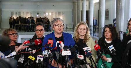 Porównała Hołownię do Witek. Chce dymisji marszałka Sejmu