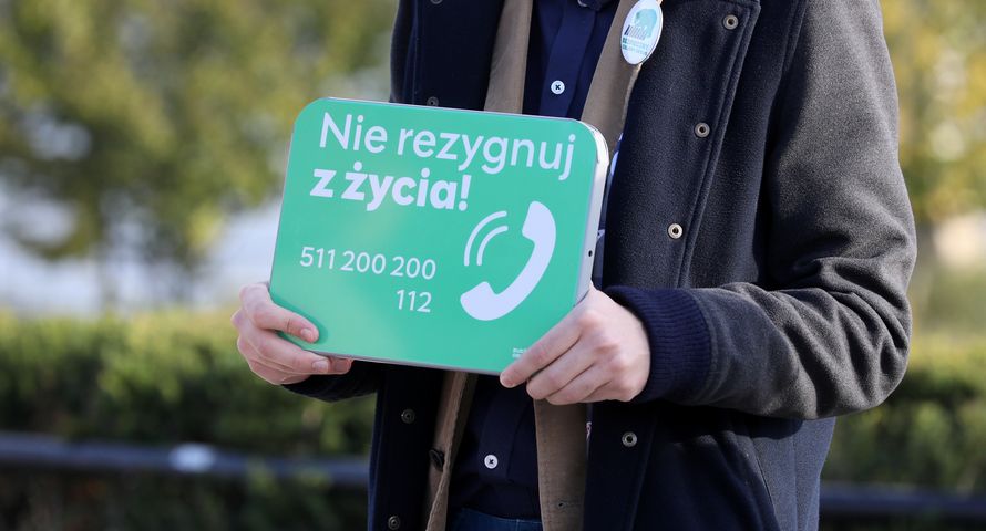 Jak pisać o samobójstwie? "Ważne, by mówić o skali, ale nie straszyć"