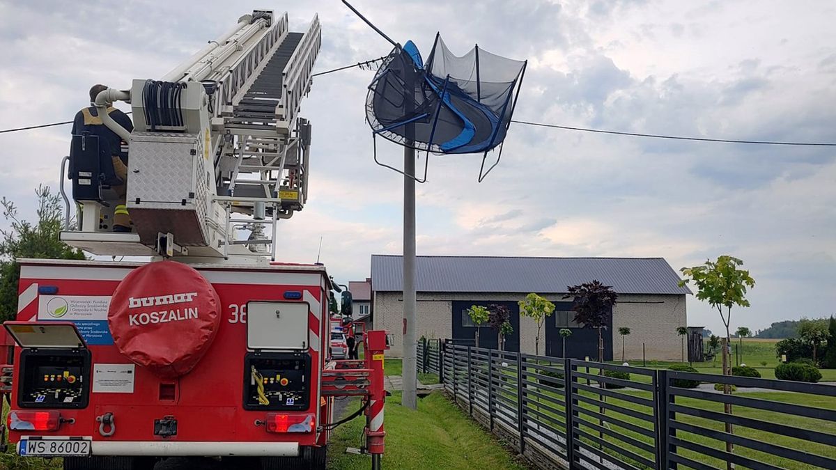 Trampolina zawisła na słupie energetycznym