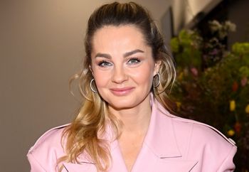 Nosi "barn jacket". To jedna z supermodnych kurtek na wiosnę 2026