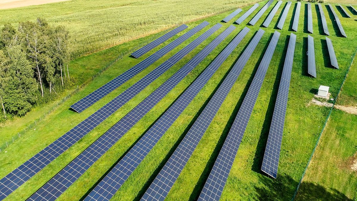 PGE stawia coraz mocniej na prąd ze słońca.