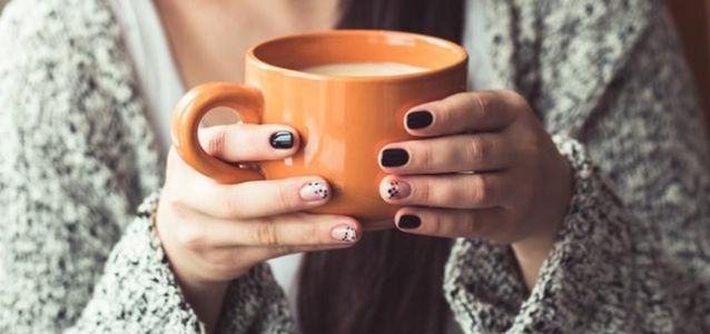 Jesienne trendy w manicure. Teraz hitem są takie lakiery!