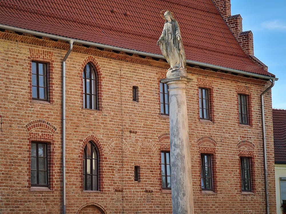 teleobiektyw (powiększenie optyczne 5x)