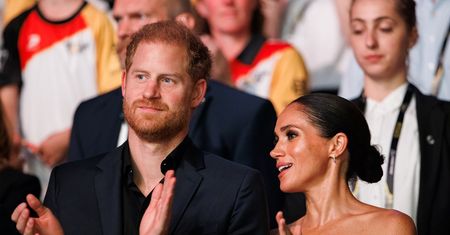 Aż huczy o problemach Harry'ego. Książę może być deportowany